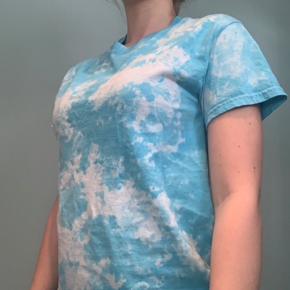 Blue Tie-Dye Gildan Tee-Shirt- Small - Picture 1 of 3